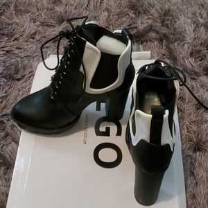 Size US 7 PLATFORM BOOTS